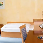 Altstadthotel Gbr 2*
